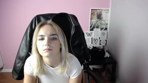 Snapshot of viktoria_lovely chatting on October 10, 10:36 am viktoria_lovely online show from October 10, 10:36 am