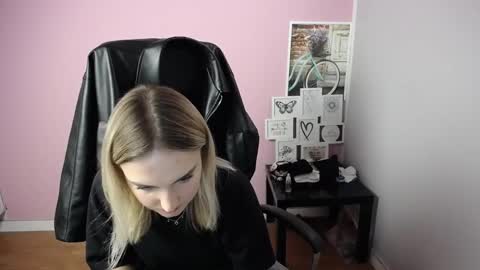 Snapshot of viktoria_lovely chatting on October 22, 9:31 am viktoria_lovely online show from October 22, 9:31 am