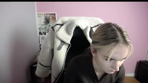 viktoria_lovely online show from December 2, 9:14 am