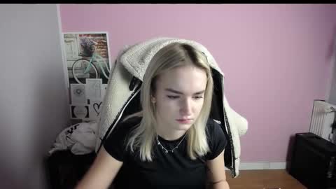 viktoria_lovely online show from December 15, 8:40 am