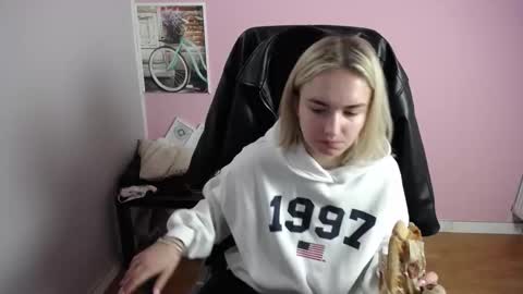 viktoria_lovely online show from March 17, 7:33 am