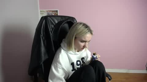 viktoria_lovely online show from March 27, 8:20 am