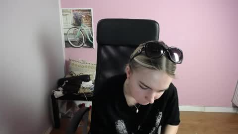 Snapshot of viktoria_lovely chatting on May 5, 6:21 am viktoria_lovely online show from May 5, 6:21 am
