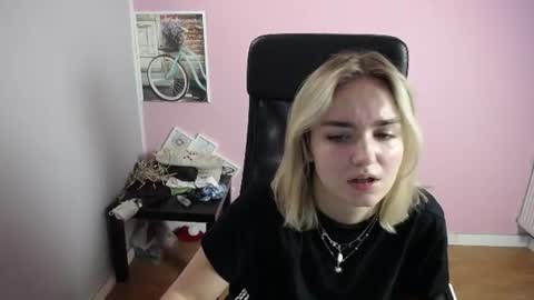 viktoria_lovely online show from June 19, 7:45 am