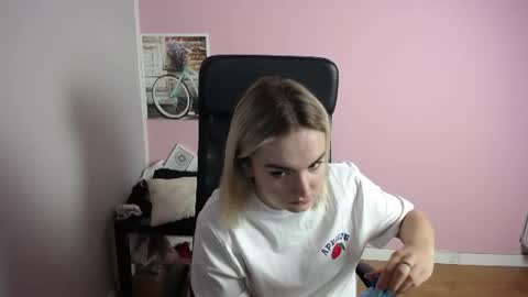 viktoria_lovely online show from July 13, 7:00 am