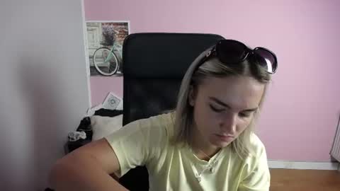 viktoria_lovely online show from July 22, 8:06 am