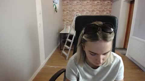viktoria_lovely online show from July 30, 6:56 am