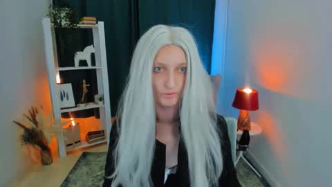 Snapshot of viktoriaclarrk chatting on December 2, 11:04 am Viktoria online show from December 2, 11:04 am