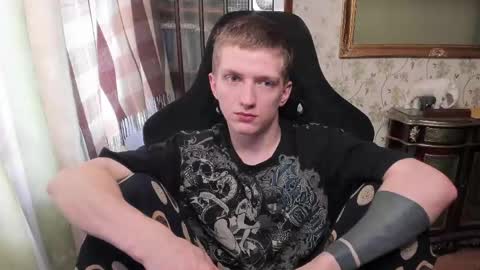 Snapshot of vince__dice chatting on June 4, 2:01 pm Dimoooooon online show from June 4, 2:01 pm