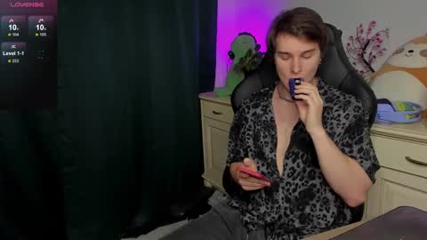 Vincent Strong online show from October 26, 8:42 am