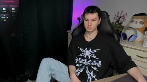 Vincent Strong online show from December 15, 8:18 am