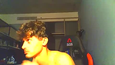 Snapshot of vincentprice69 chatting on October 30, 5:35 pm vincentprice69 online show from October 30, 5:35 pm