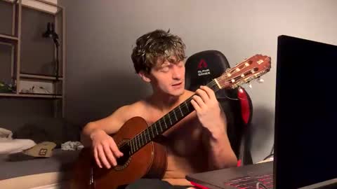 Snapshot of vincentprice69 chatting on November 15, 10:04 pm vincentprice69 online show from November 15, 10:04 pm