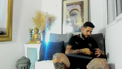 Snapshot of vincentsartori chatting on August 6, 8:55 pm Vincent Sartori online show from August 6, 8:55 pm