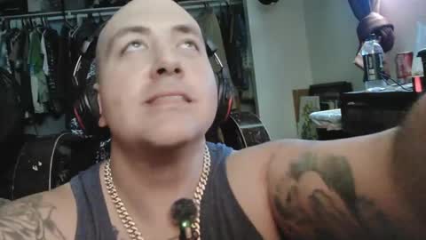 Snapshot of vineatspussnluvsit chatting on June 7, 9:29 pm onlyhaveeyes4u online show from June 7, 9:29 pm