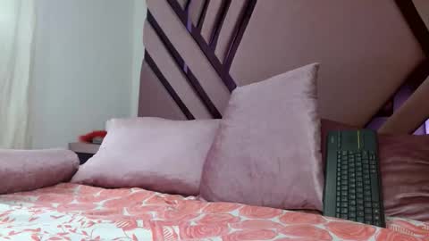 vinitryjhonson online show from December 16, 7:30 pm