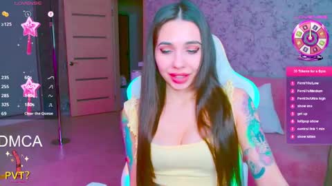 Vinkiepinkie online show from April 24, 5:48 pm