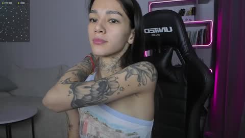 vinkitinkii online show from December 3, 9:00 am