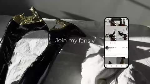 Snapshot of vinylstore chatting on November 26, 5:25 pm Diva Silvia online show from November 26, 5:25 pm