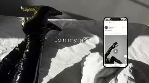 Snapshot of vinylstore chatting on December 5, 4:25 pm Diva Silvia online show from December 5, 4:25 pm