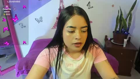 Snapshot of vio_let_ chatting on May 31, 2:09 am Daniela online show from May 31, 2:09 am