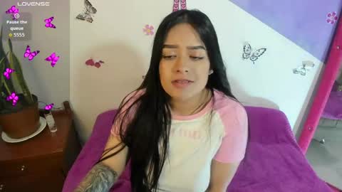 Snapshot of vio_let_ chatting on June 8, 1:28 am Daniela online show from June 8, 1:28 am