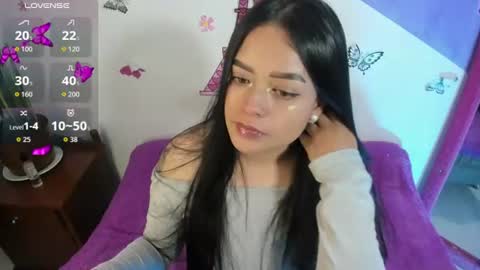 Snapshot of vio_let_ chatting on June 12, 5:39 am Daniela online show from June 12, 5:39 am