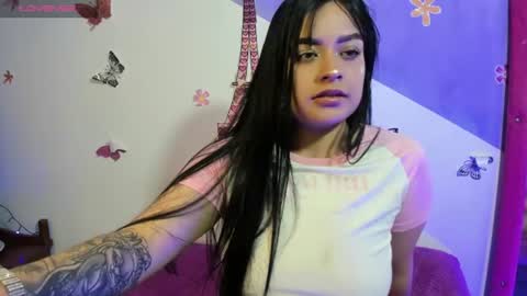 Snapshot of vio_let_ chatting on June 22, 3:36 am Daniela online show from June 22, 3:36 am