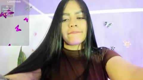 Snapshot of vio_let_ chatting on July 24, 6:11 am Daniela online show from July 24, 6:11 am