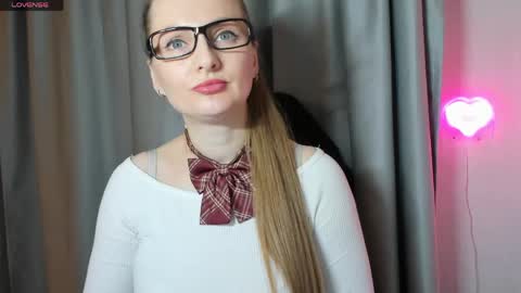 Snapshot of viola_1 chatting on April 30, 8:04 pm Funny girl online show from April 30, 8:04 pm