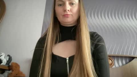 Snapshot of viola_1 chatting on June 3, 7:00 am Funny girl online show from June 3, 7:00 am