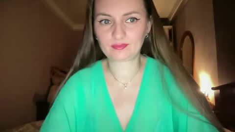 Snapshot of viola_1 chatting on June 7, 6:55 pm Funny girl online show from June 7, 6:55 pm