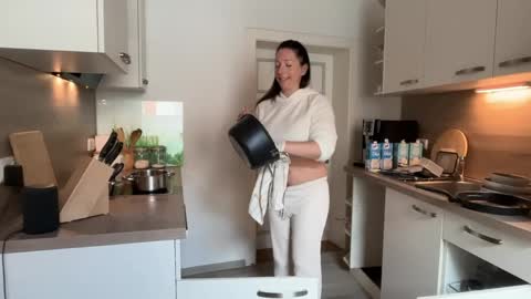 Snapshot of viola_beck chatting on May 14, 10:11 am Vio online show from May 14, 10:11 am