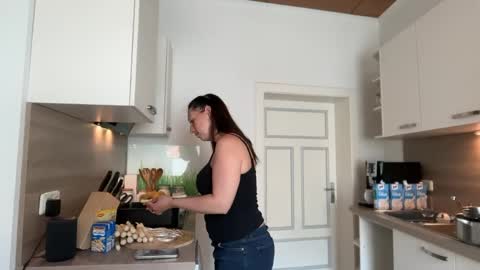 Snapshot of viola_beck chatting on May 23, 9:24 am Vio online show from May 23, 9:24 am