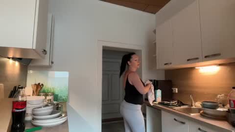 Snapshot of viola_beck chatting on June 12, 10:58 am Vio online show from June 12, 10:58 am