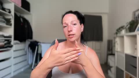 Snapshot of viola_beck chatting on June 21, 4:31 pm Vio online show from June 21, 4:31 pm