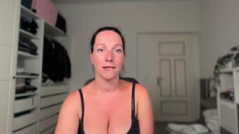 Vio online show from August 2, 9:02 pm