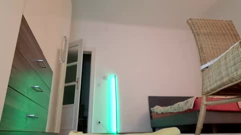 Viola online show from December 15, 3:20 pm