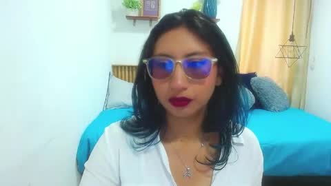 V I O L E T  online show from May 7, 2:00 pm