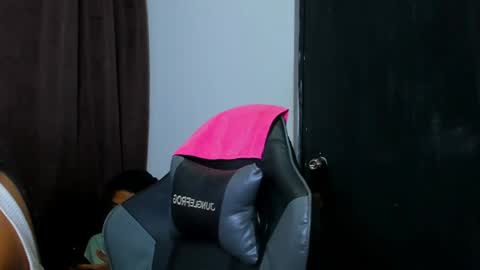 Violet and Myers online show from April 22, 10:44 pm