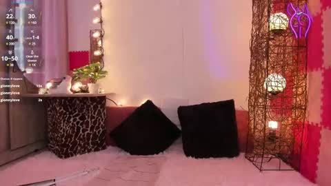 violet online show from January 30, 8:31 pm