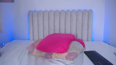 violet_giraldo online show from March 5, 11:34 pm