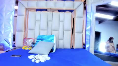 violet_milleer online show from April 19, 7:38 pm