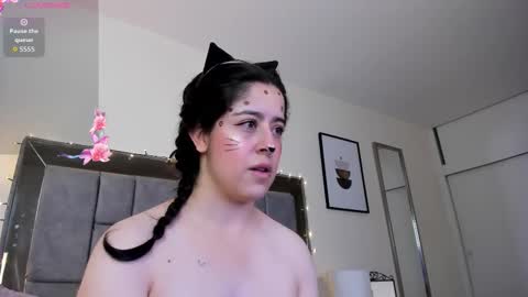 Violet Nova online show from December 18, 1:39 pm