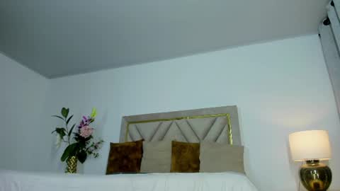 Snapshot of violet_queen2 chatting on July 14, 6:57 pm Mary online show from July 14, 6:57 pm