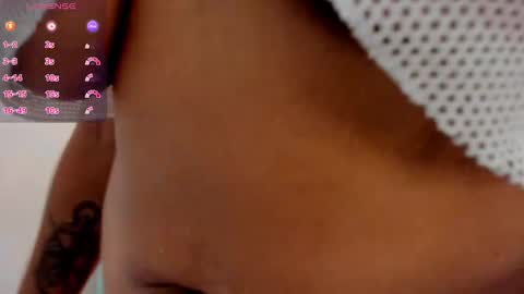 Snapshot of violet_roux chatting on September 27, 7:19 pm violet_roux online show from September 27, 7:19 pm