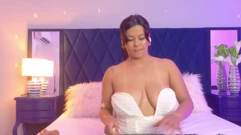 Snapshot of violet_saunders chatting on June 4, 8:15 pm Violet online show from June 4, 8:15 pm
