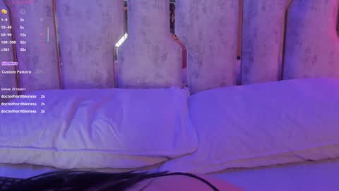 Snapshot of violet_sm chatting on October 18, 3:53 am violet_sm online show from October 18, 3:53 am