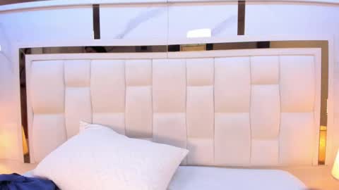 Snapshot of violet_sm chatting on November 24, 3:06 am violet_sm online show from November 24, 3:06 am