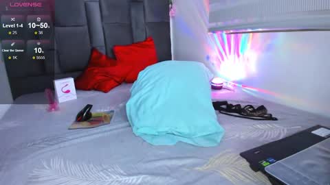 violett taylor online show from February 1, 5:18 am